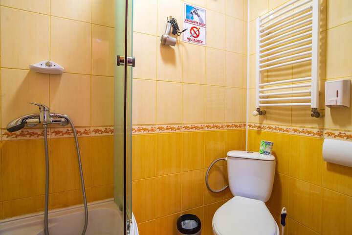 Room 32 of 76
