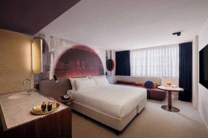 Room 18 of 74