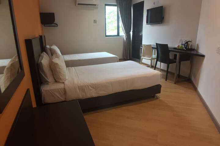 Room 21 of 40