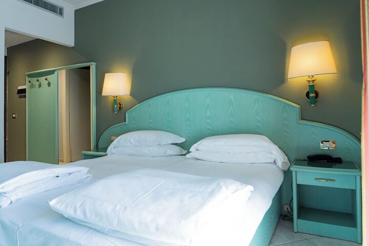 Room 40 of 115