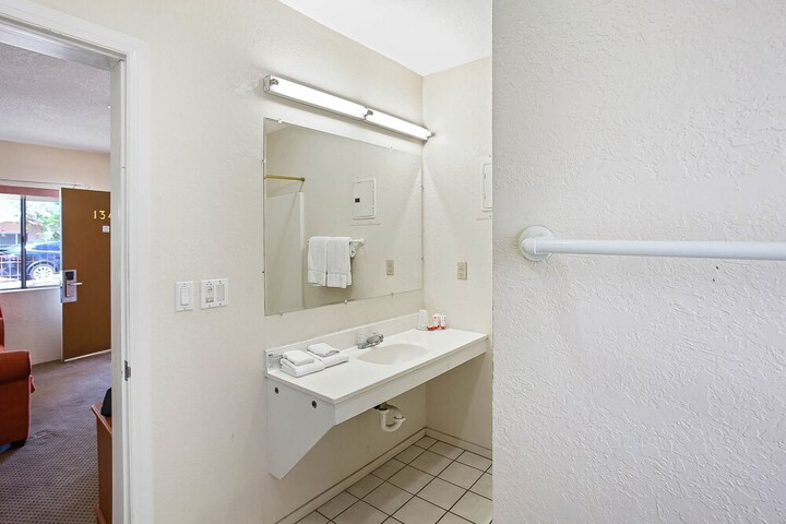 Room 26 of 35