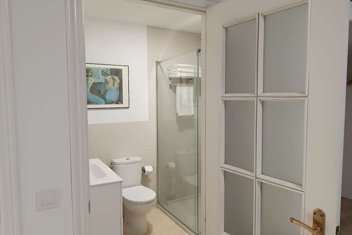Room 33 of 35