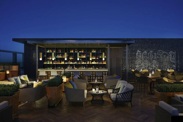 Lounge 110 of 157