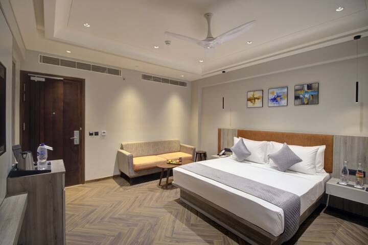 Room 13 of 37
