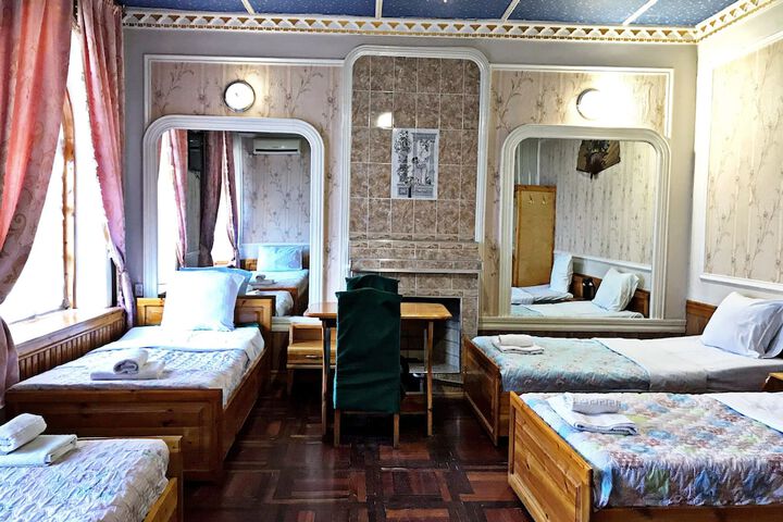Room 11 of 30