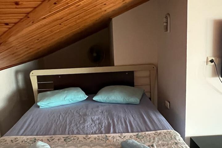 Room 9 of 29