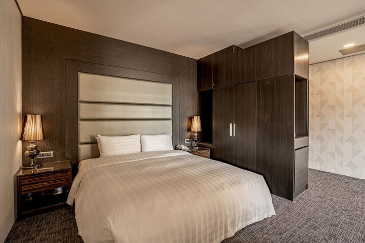 Room 17 of 100