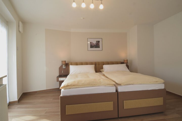 Room 2 of 35