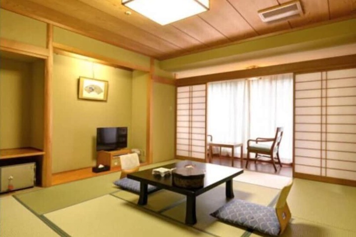 Room 7 of 127