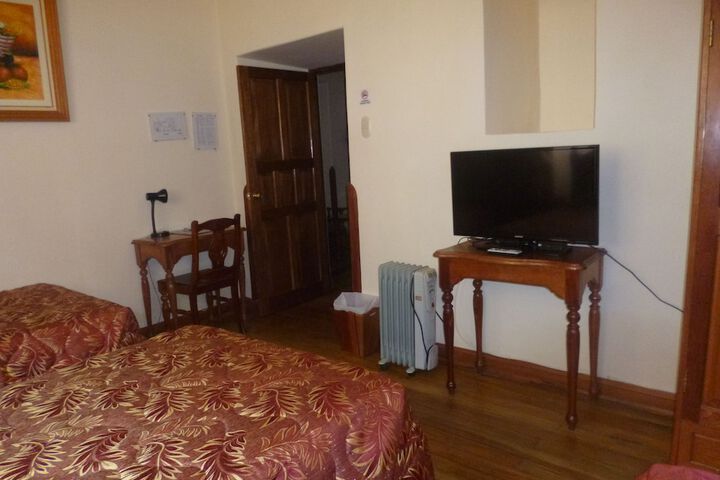 Room 33 of 65