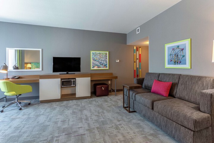 1 King with Sofa Bed Microwave, Refrigerator (11 of 29)
