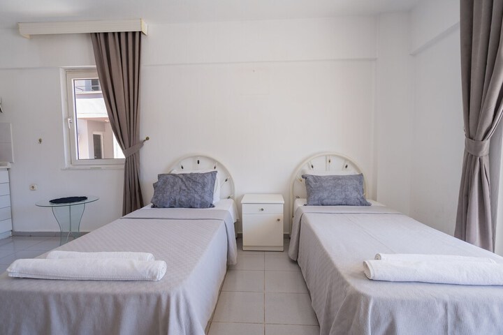 Room 10 of 26