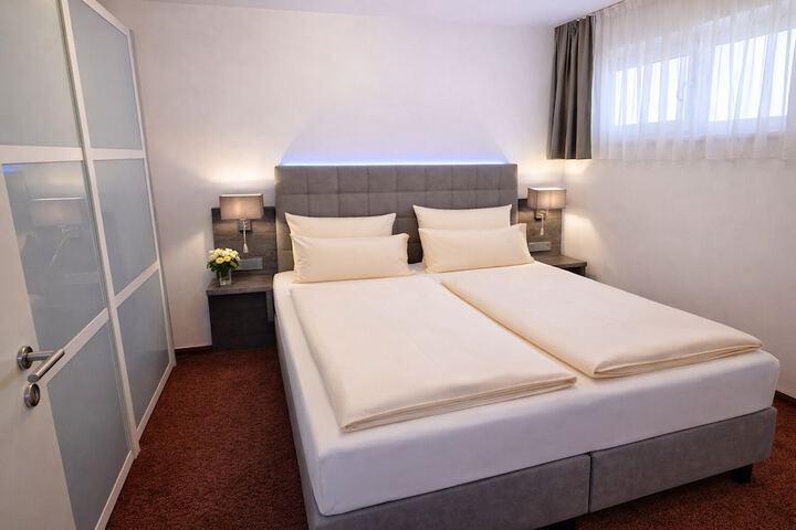 Room 16 of 34