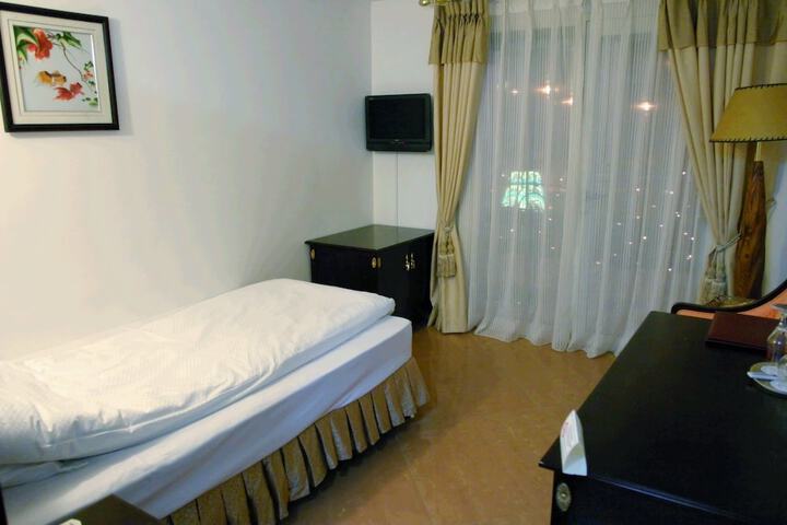 Room 11 of 30