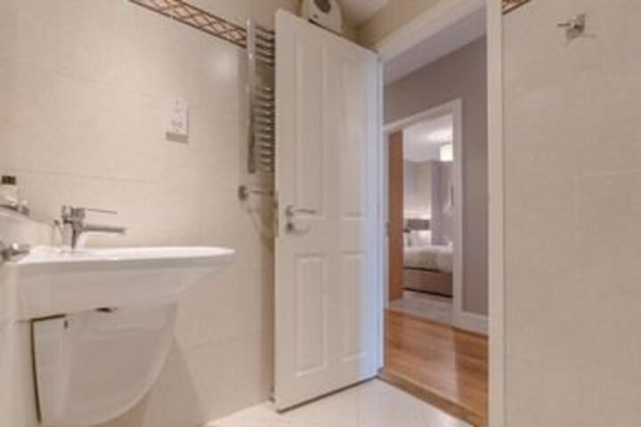 Room 3 of 28