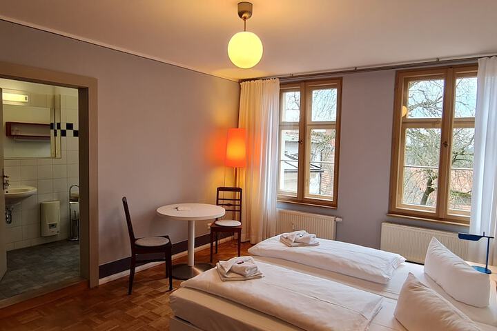 Room 25 of 174