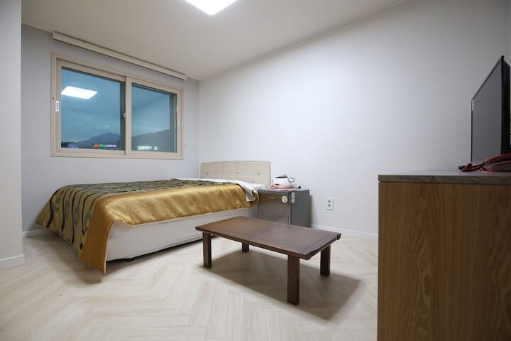 Room 17 of 53