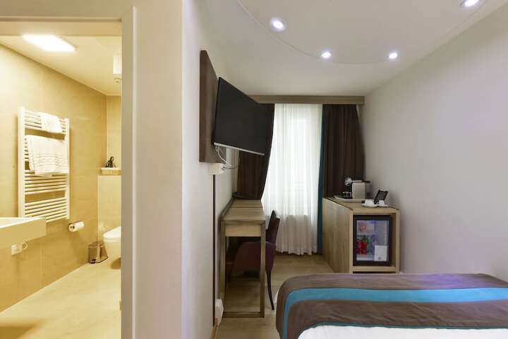 Room 38 of 86