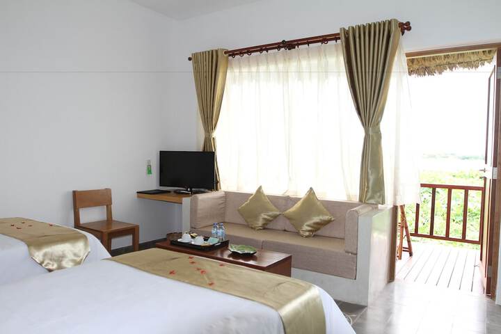 Room 5 of 77