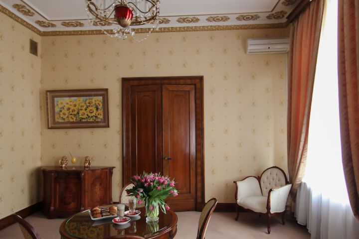 Room 30 of 136