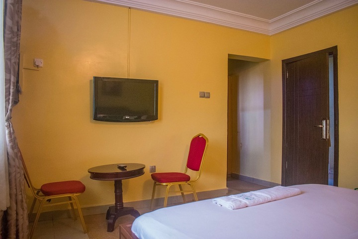 Room 25 of 68