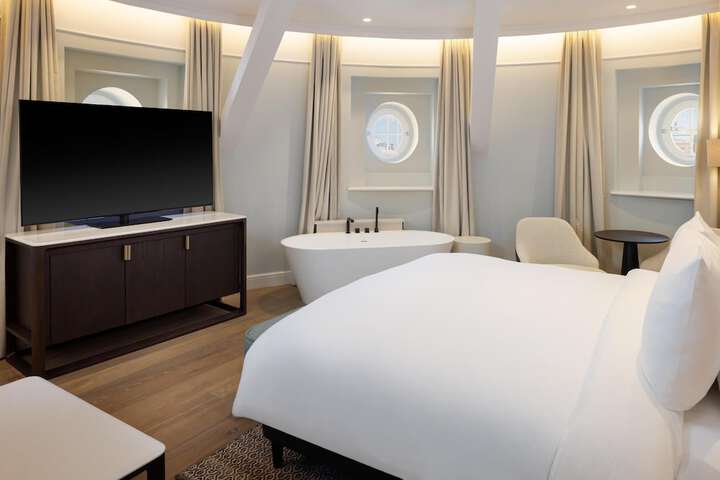 Room 52 of 170