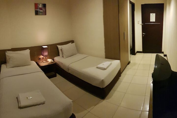 Room 13 of 48
