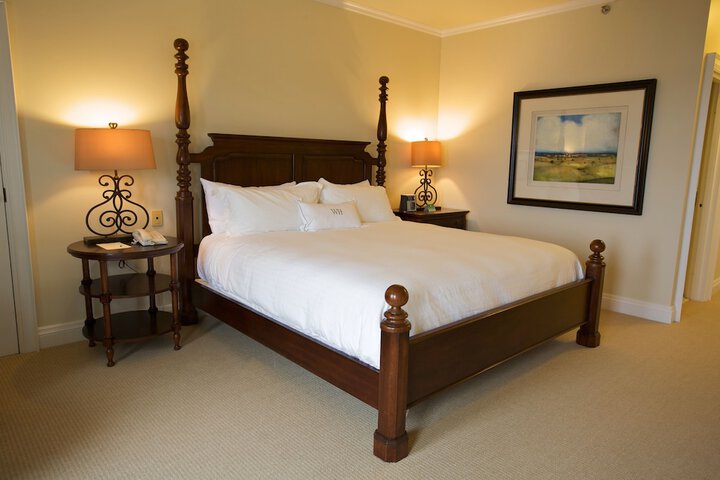 1 Queen Bed Garden View (4 of 7)