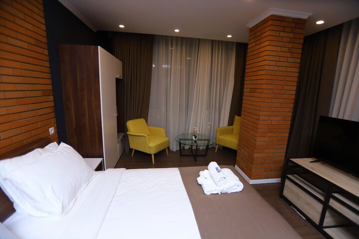 Room 60 of 240