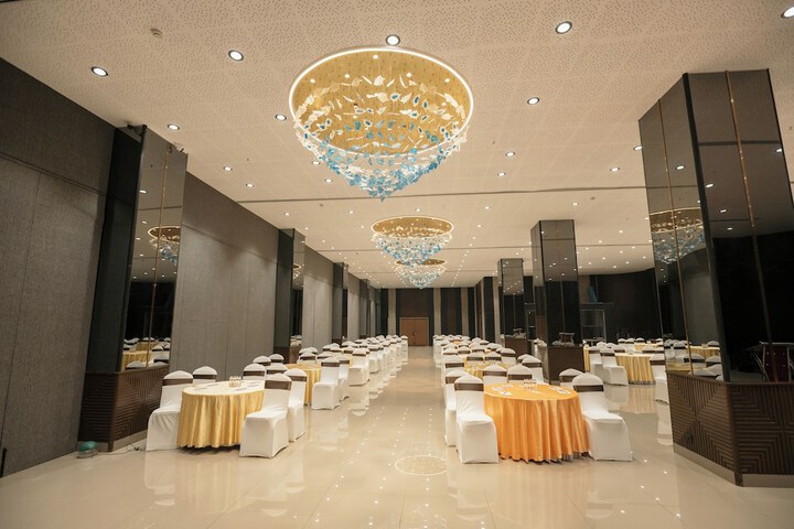 Ballroom/Hall 29 of 34