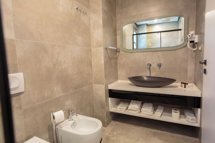 Room 61 of 107