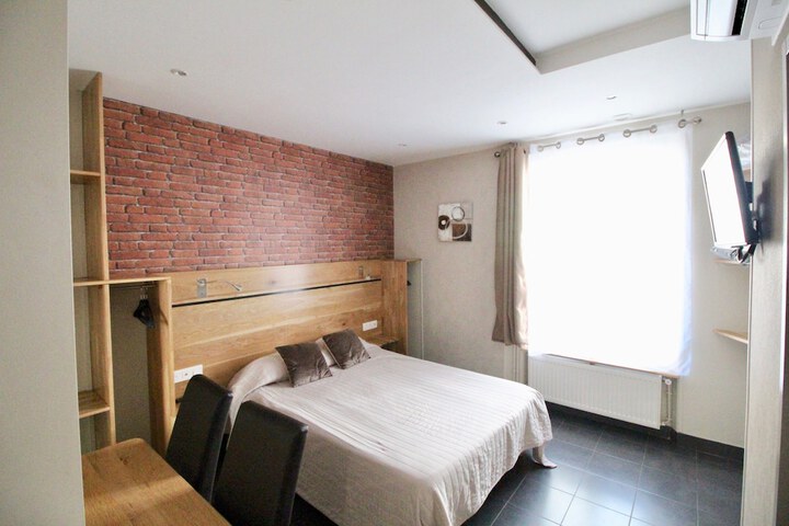 Room 42 of 71