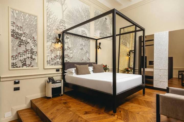Room 44 of 107
