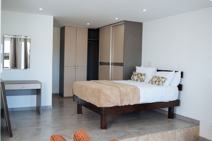 Room 4 of 34