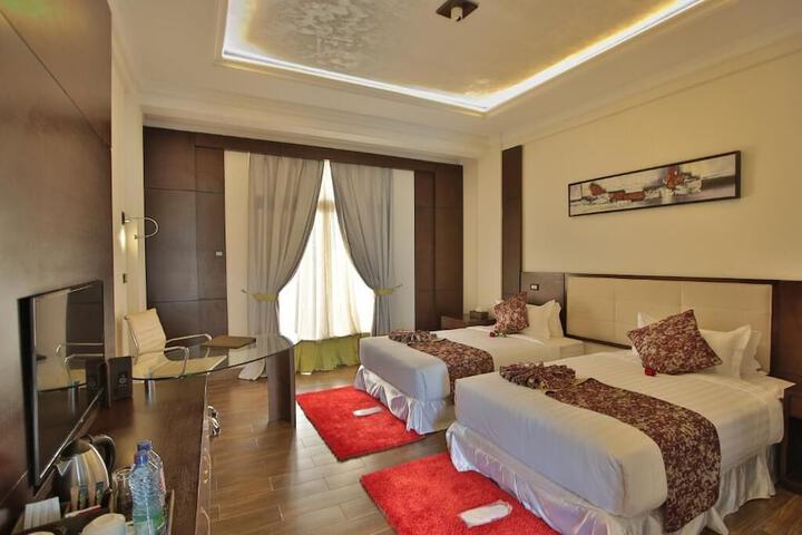 Room 2 of 10