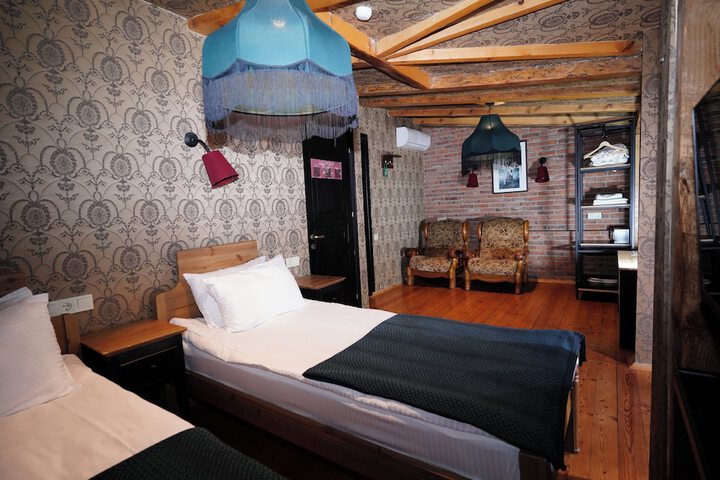Room 19 of 73