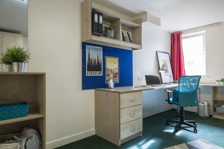 Room 5 of 11