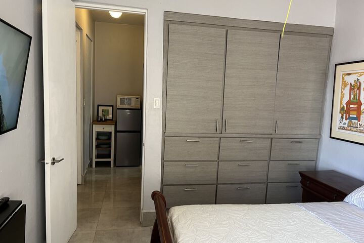 Room 6 of 10