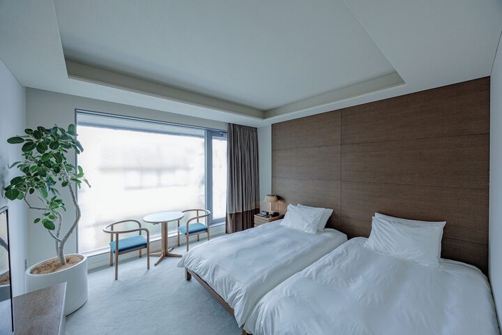 Room 42 of 106