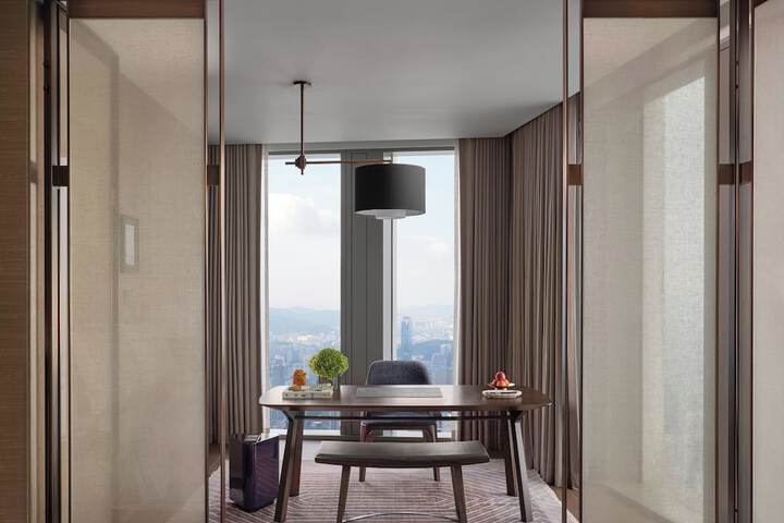 Room 25 of 154