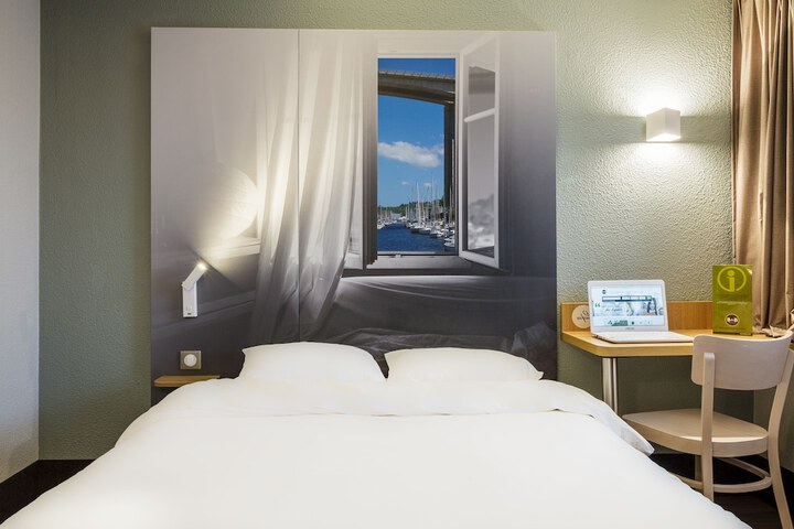 Room 12 of 36