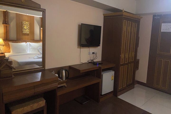 Room 35 of 77