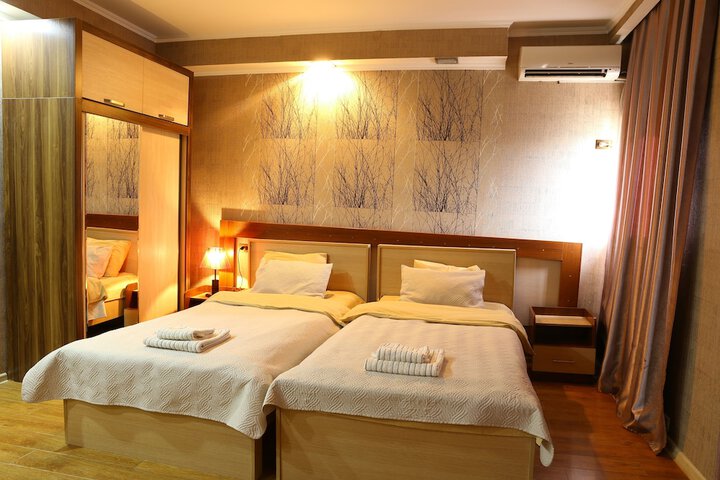 Room 12 of 110