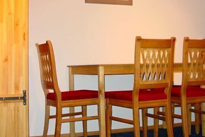 Room 9 of 28