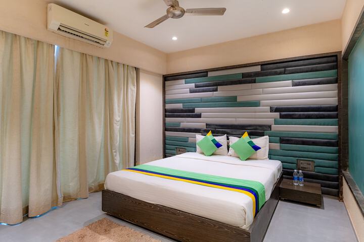 Room 12 of 52
