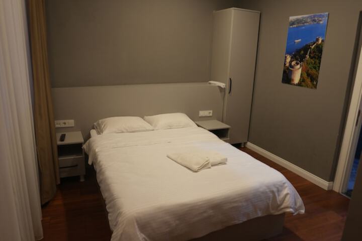 Room 32 of 73
