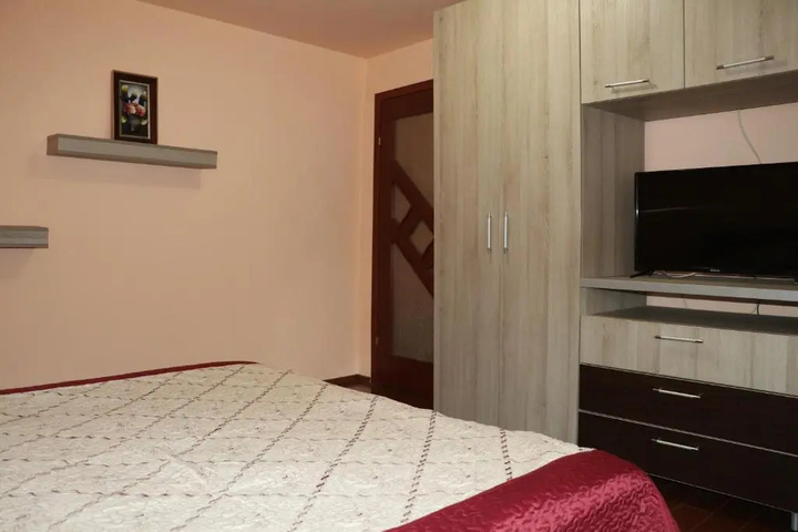Room 5 of 17