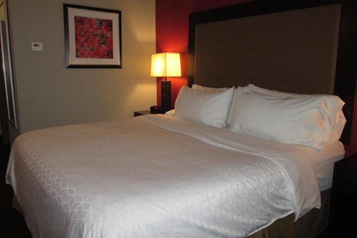 1 King Bed (32 of 32)