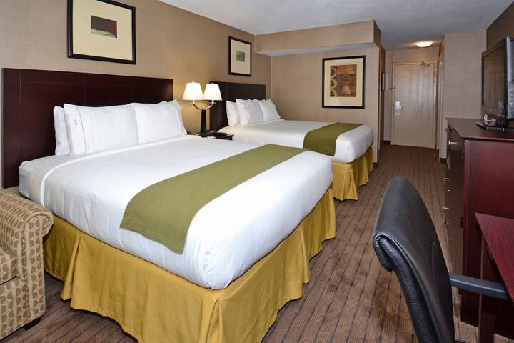 1 King Bed (13 of 18)