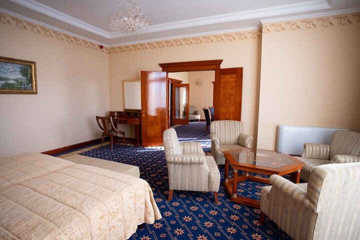 Room 37 of 143